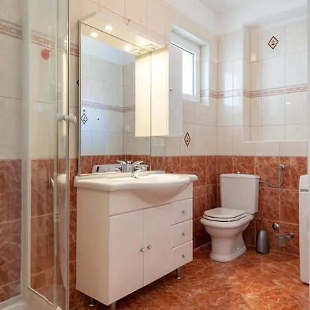 Cozy 1-bedroom Near The Center Of Trogir