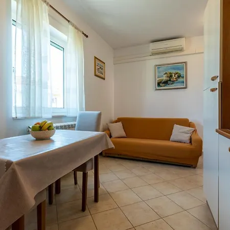Appartement Cozy 1-bedroom Near The Center Of *