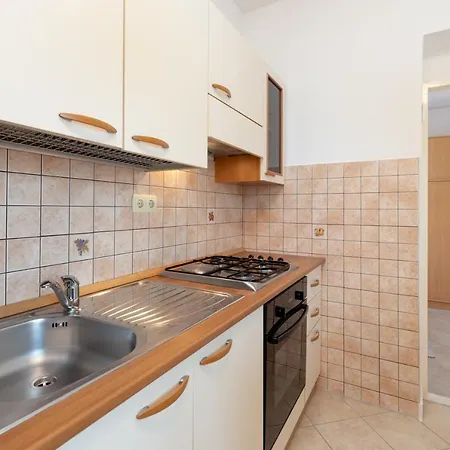 Cozy 1-bedroom Near The Center Of *