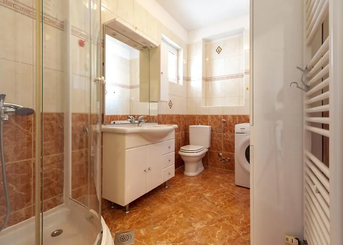 Cozy 1-bedroom Near The Center Of Apartament Trogir