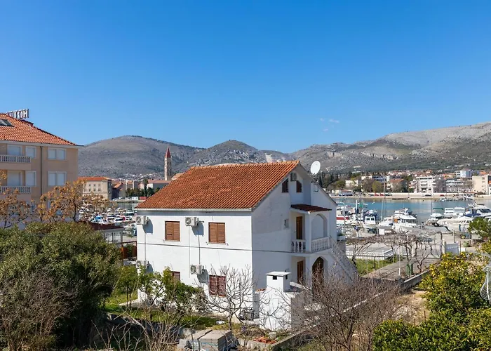 Cozy 1-bedroom Near The Center Of * Trogir