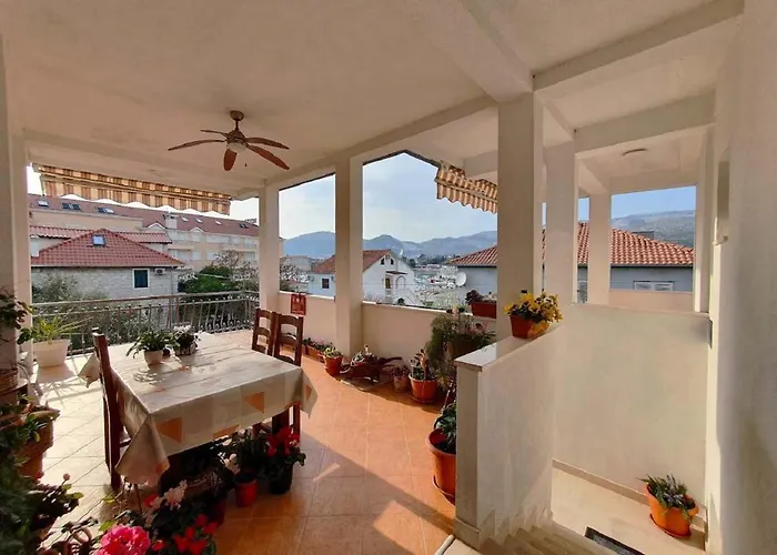 Apartament Cozy 1-bedroom Near The Center Of