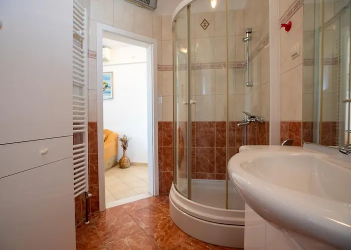Apartman Cozy 1-bedroom Near The Center Of