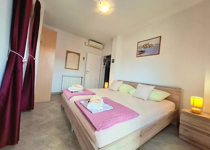 Apartament Cozy 1-bedroom Near The Center Of