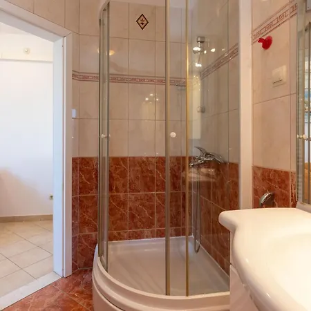 Cozy 1-bedroom Near The Center Of Lejlighed *
