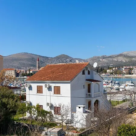 Cozy 1-bedroom Near The Center Of * Trogir