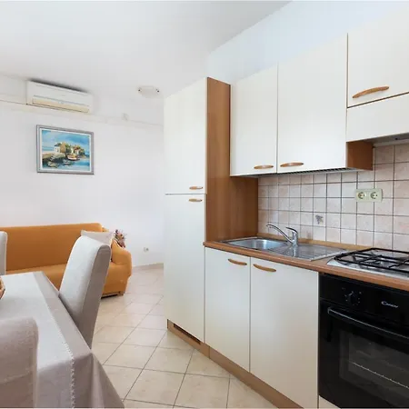Appartement Cozy 1-bedroom Near The Center Of *