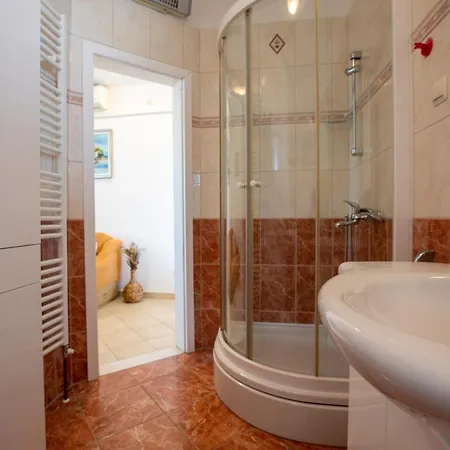 Apartment Cozy 1-bedroom Near The Center Of