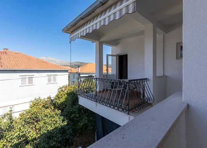 Cozy 1-bedroom Near The Center Of Trogir