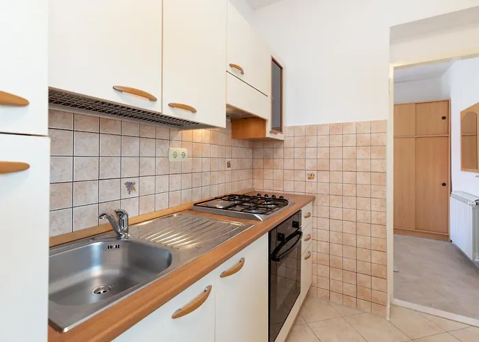 Cozy 1-bedroom Near The Center Of *