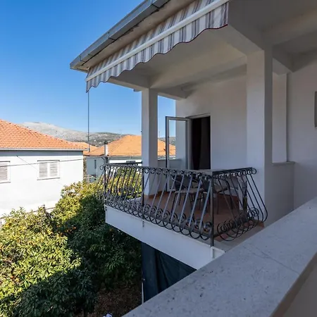 Cozy 1-bedroom Near The Center Of Trogir
