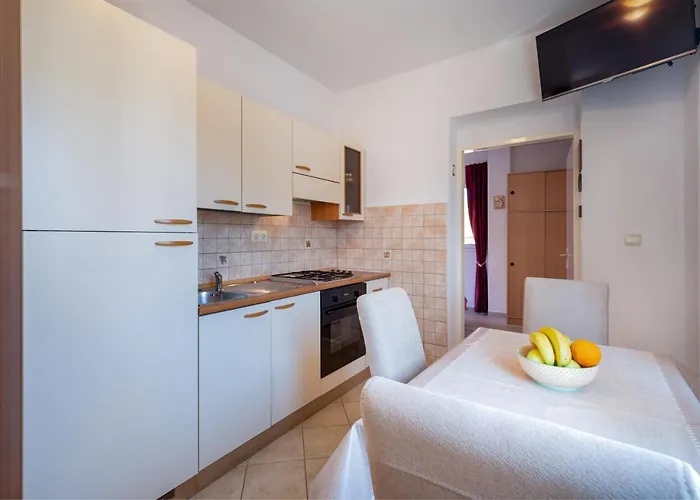 Апартаменты Cozy 1-bedroom Near The Center Of