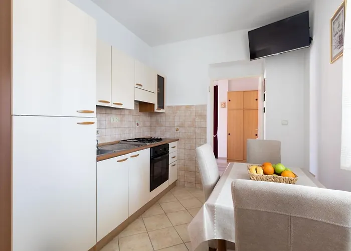 Cozy 1-bedroom Near The Center Of Трогир